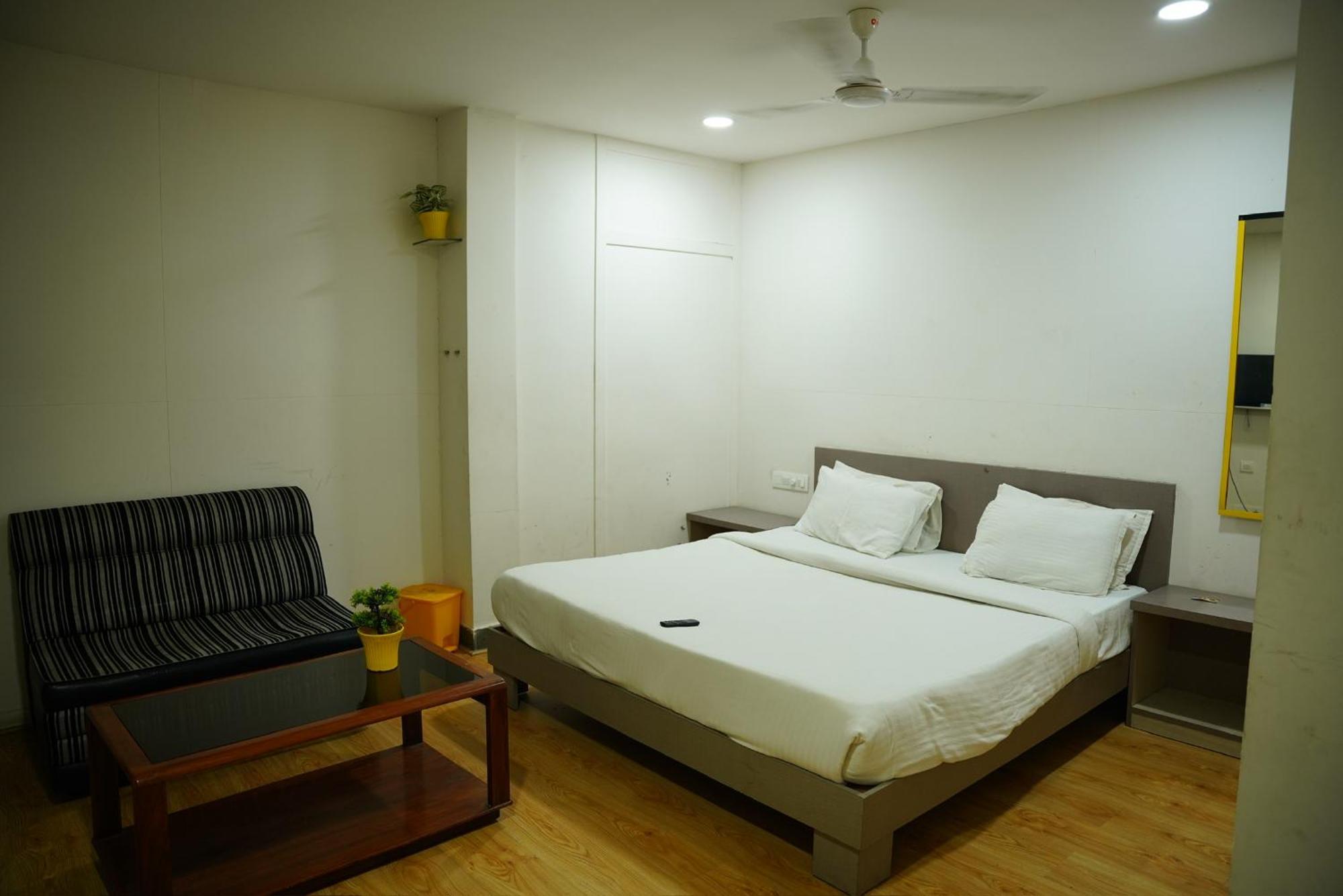 Hotel Luxury Resident - Banjara Hills City View With Complimentary Breakfast Hyderabad Exterior photo